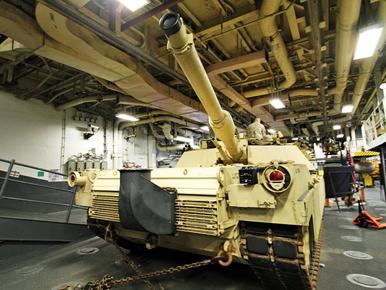 جولة داخل دبابة M1A1
